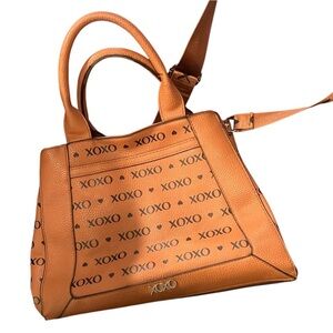 XOXO Purse with detachable strap 🤎🫶🏼